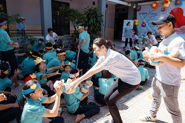 Hình ảnh tượng trưng cho việc bảo vệ trẻ em khỏi cờ bạc trực tuyến